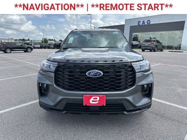2025 Ford Explorer ST-Line photo 2
