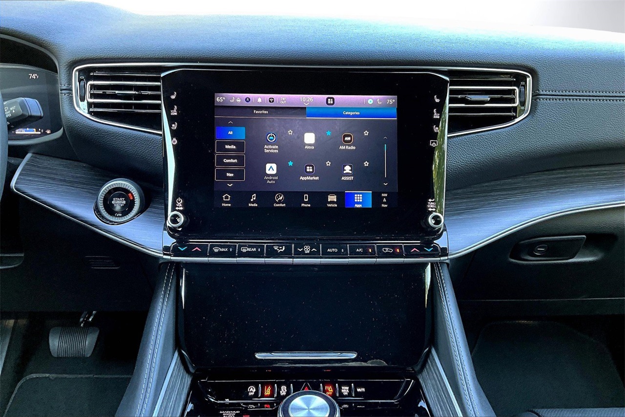 2024 Jeep Wagoneer L Series II photo 11