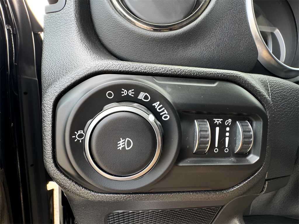 2021 Jeep Wrangler Unlimited Sahara High Altitude photo 19