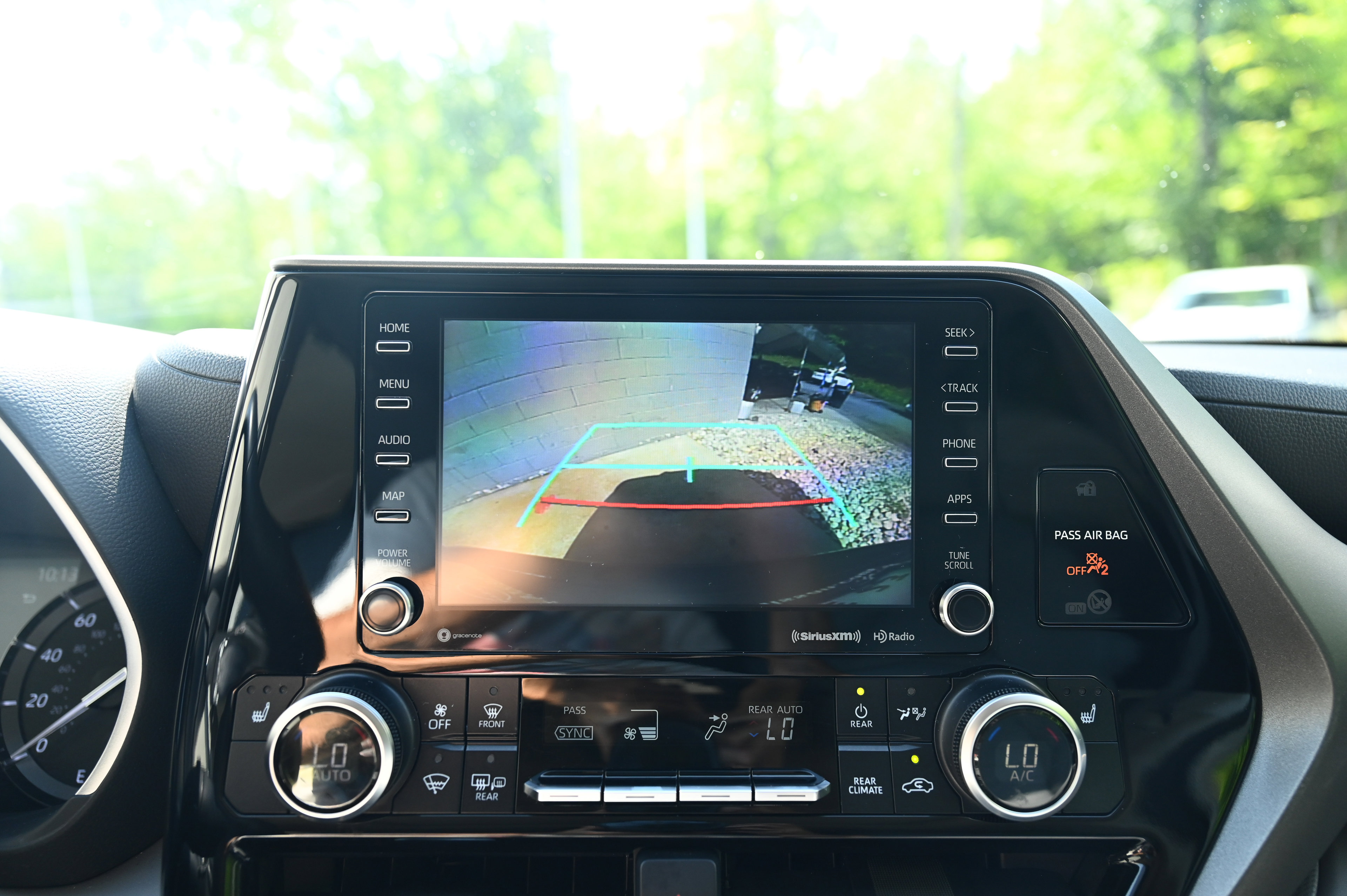 2021 Toyota Highlander XLE photo 19