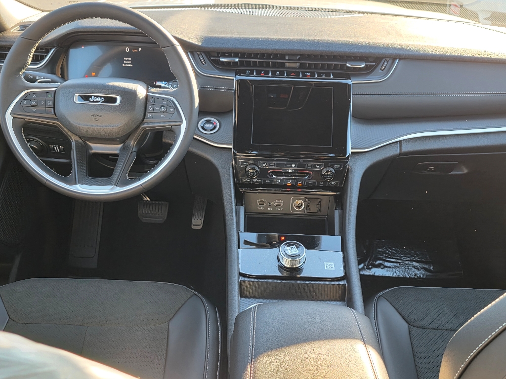 2025 Jeep Grand Cherokee Altitude X photo 2