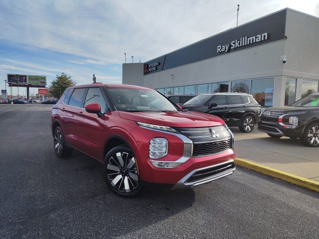 2025 Mitsubishi Outlander SE's photo