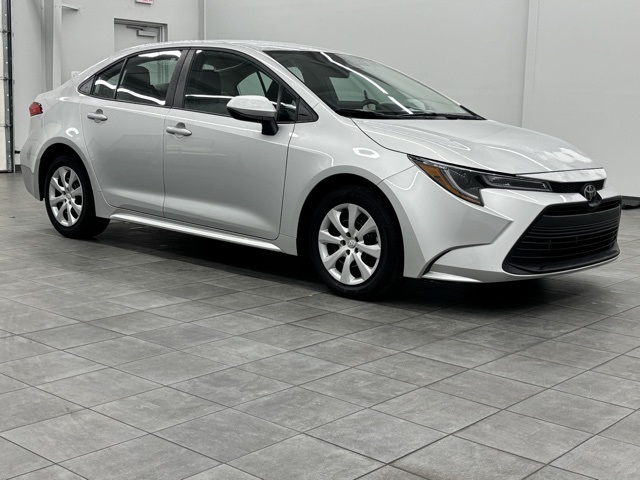 2024 Toyota Corolla LE's photo