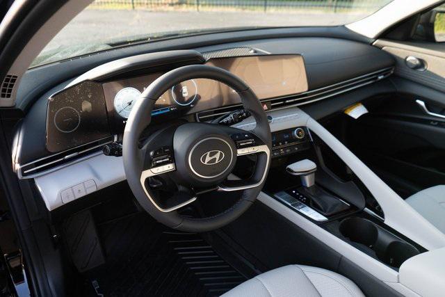 2025 Hyundai Elantra Limited photo 2