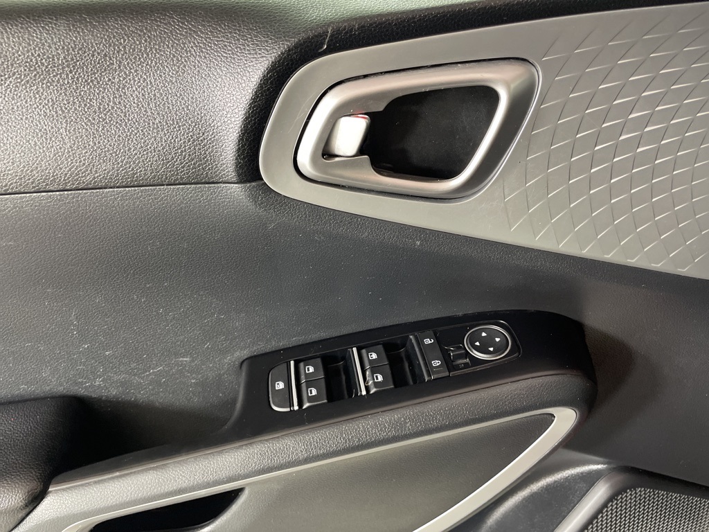 2020 Kia Soul LX photo 17