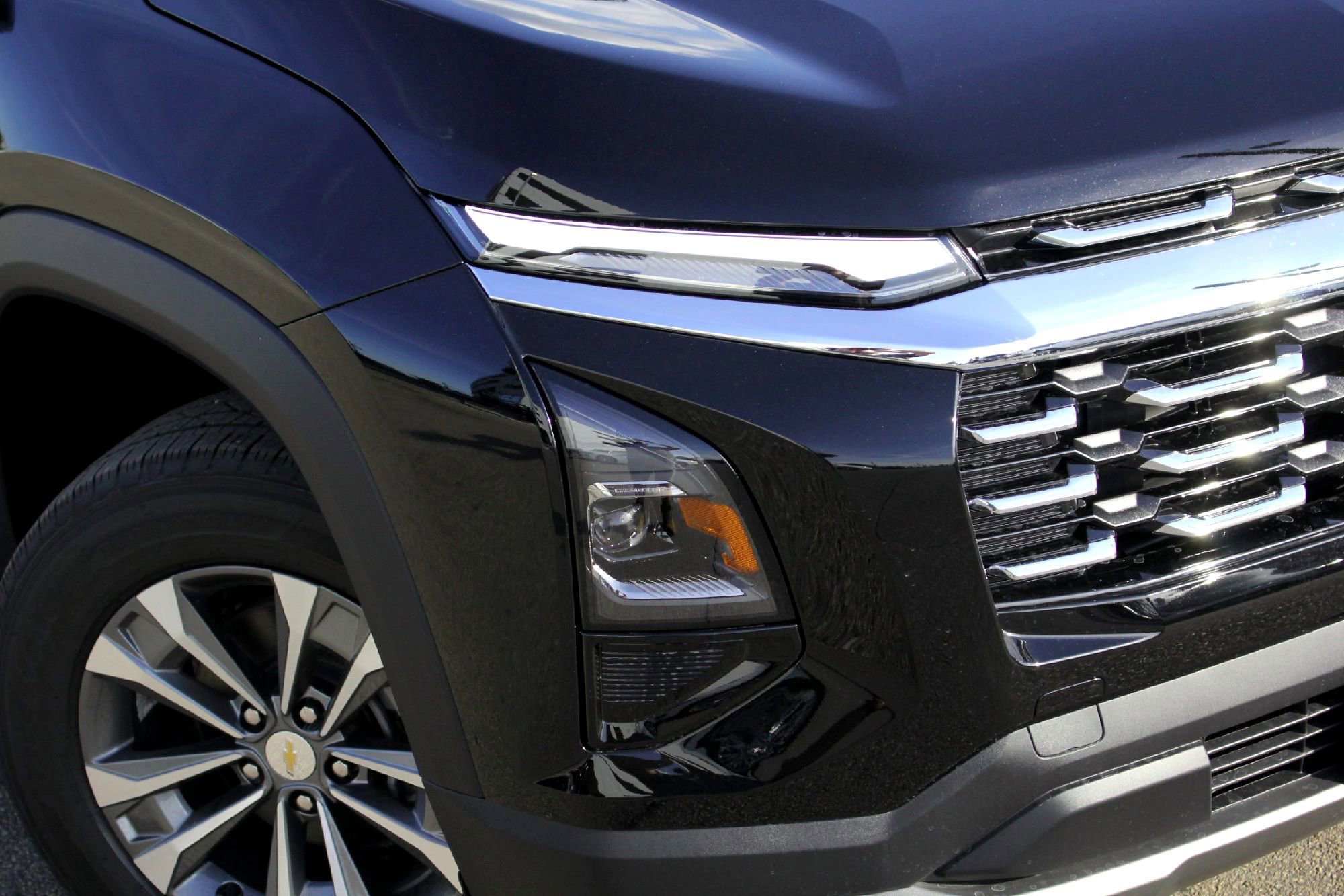 2026 Chevrolet Equinox LT photo 2