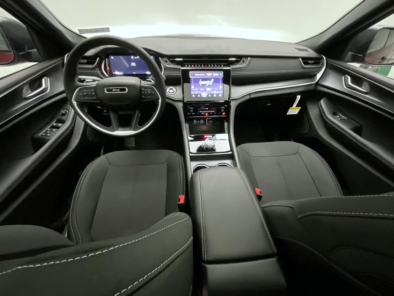 2025 Jeep Grand Cherokee Laredo X photo 11