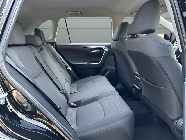 2023 Toyota RAV4 XLE photo 24