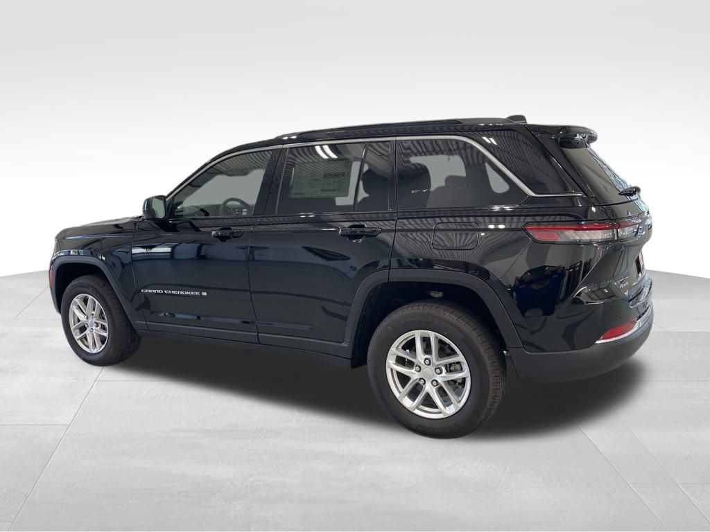 2025 Jeep Grand Cherokee Laredo photo 6