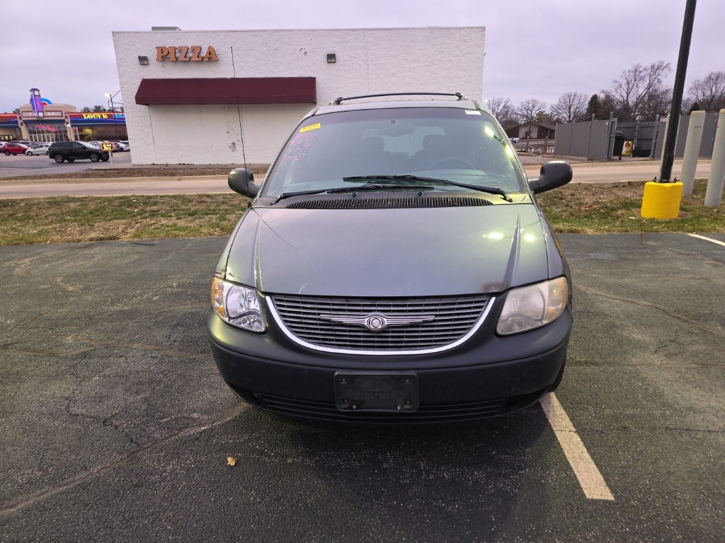 2001 Chrysler Town & Country LIMITED's photo