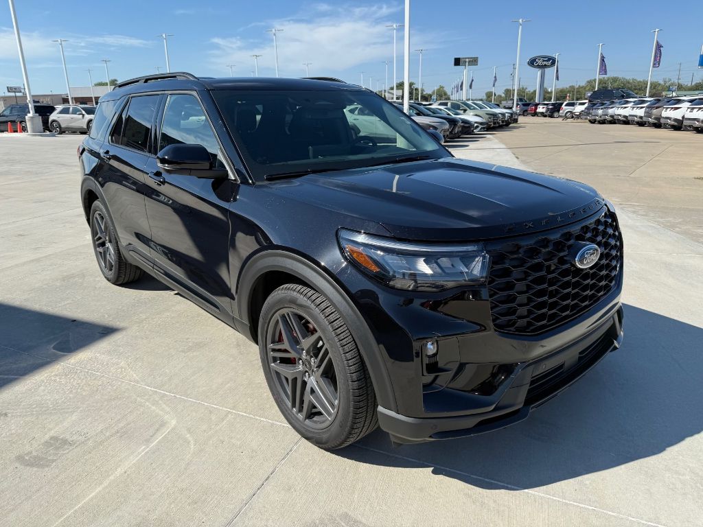 2025 Ford Explorer ST photo 3