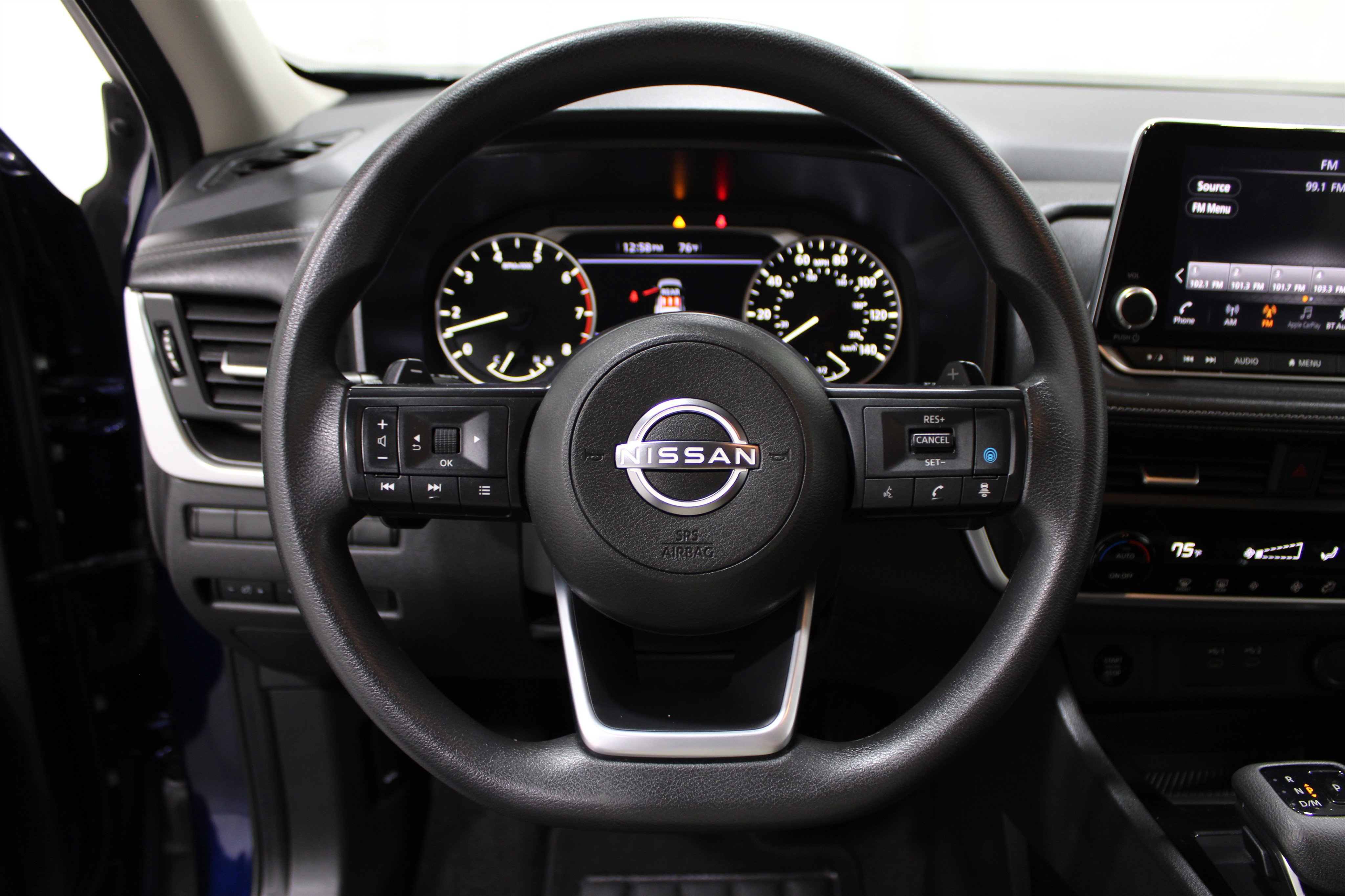 2024 Nissan Rogue SV photo 4