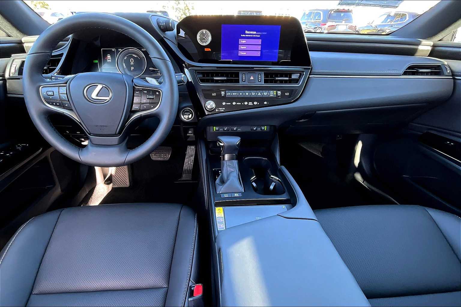 2025 Lexus ES 300h photo 13