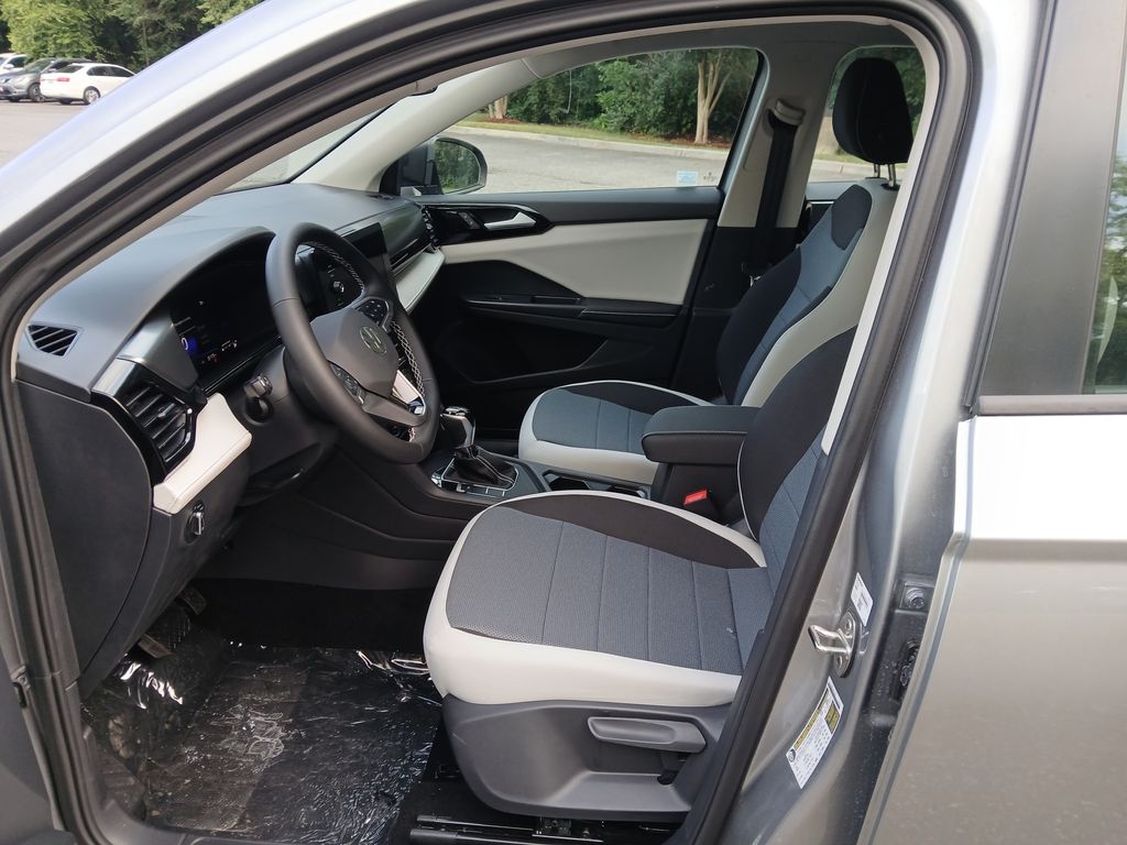 2025 Volkswagen Taos S photo 9