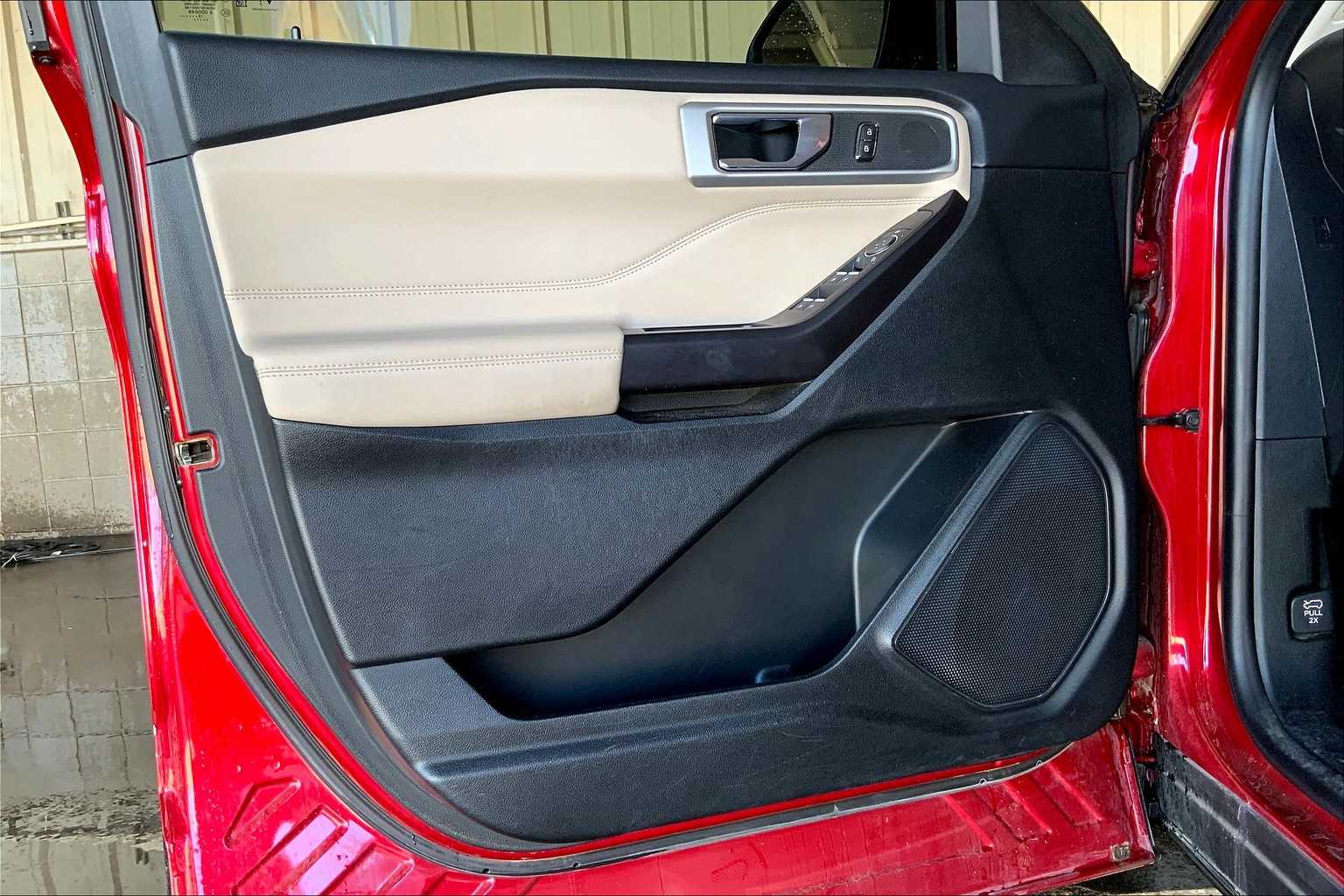 2020 Ford Explorer XLT photo 16