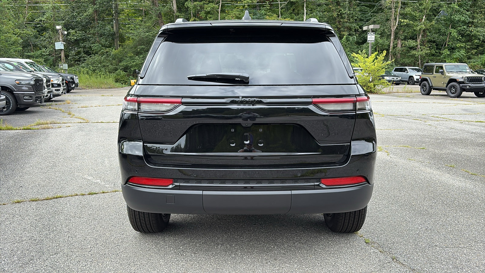 2025 Jeep Grand Cherokee Laredo Altitude X photo 3
