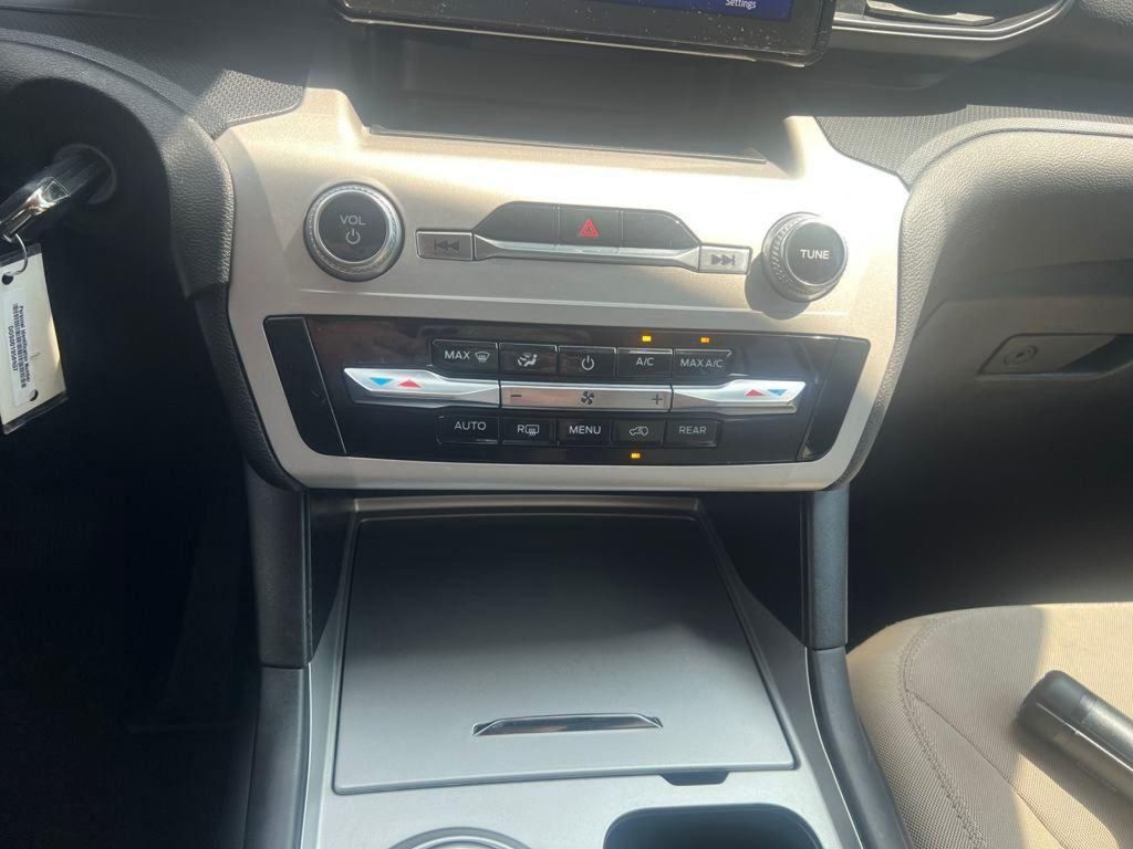 2023 Ford Explorer Base photo 9