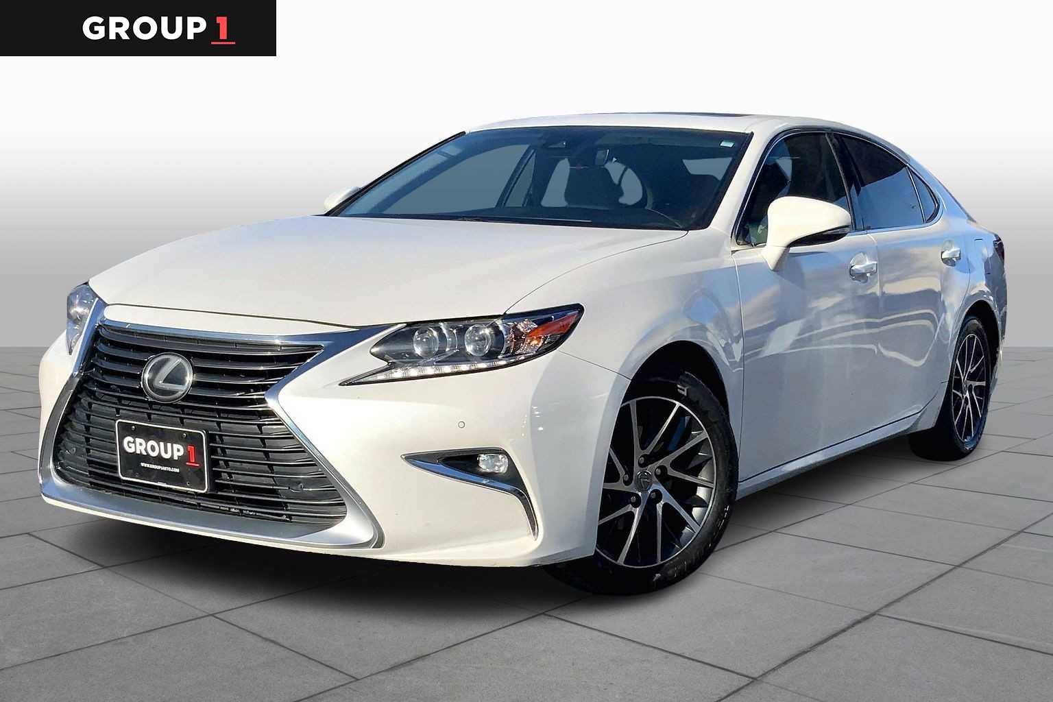 2016 Lexus ES 350's photo