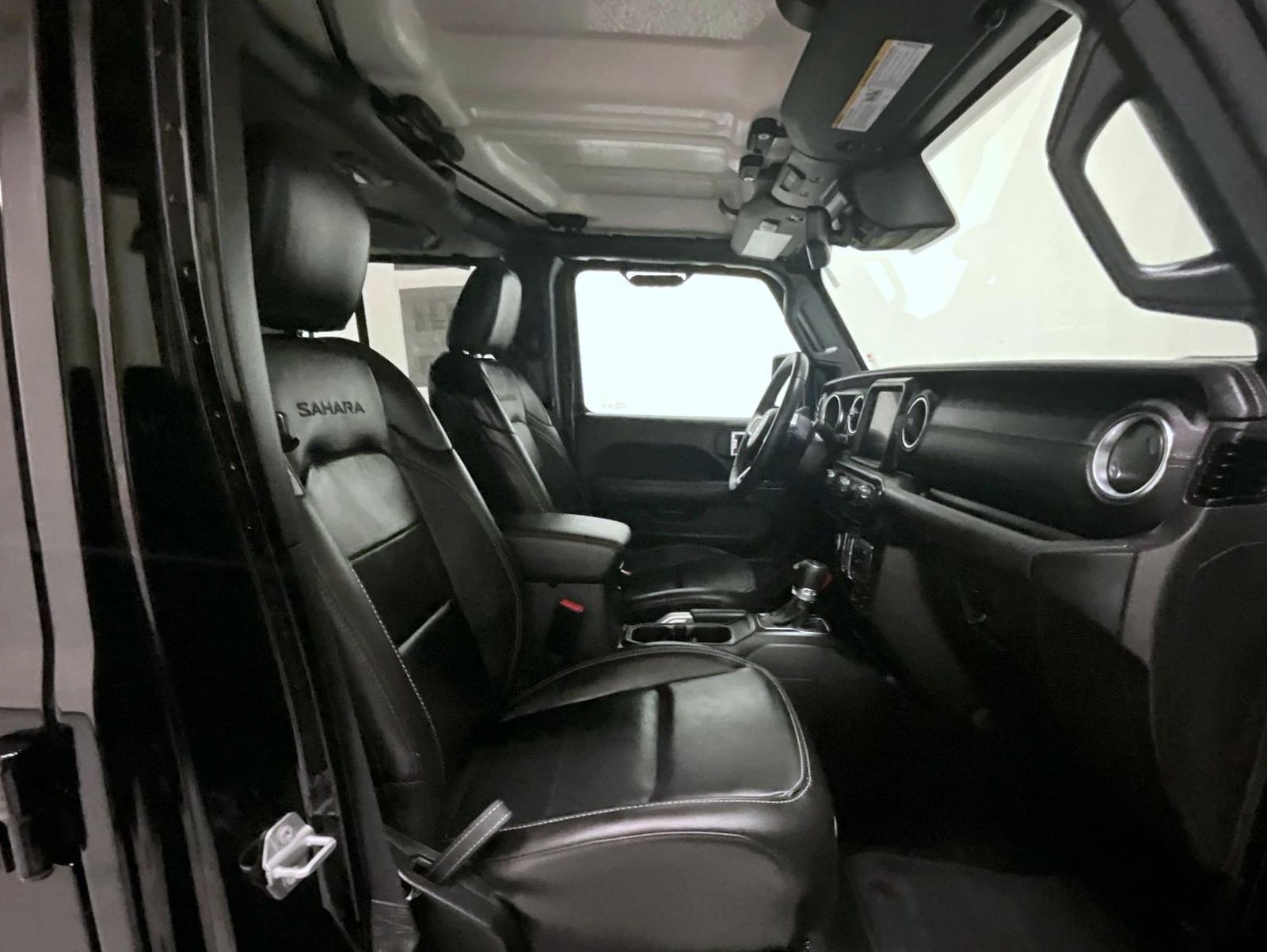 2022 Jeep Wrangler Unlimited Sahara photo 14