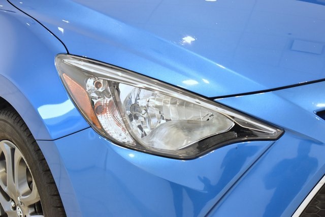 2019 Toyota Yaris LE photo 2