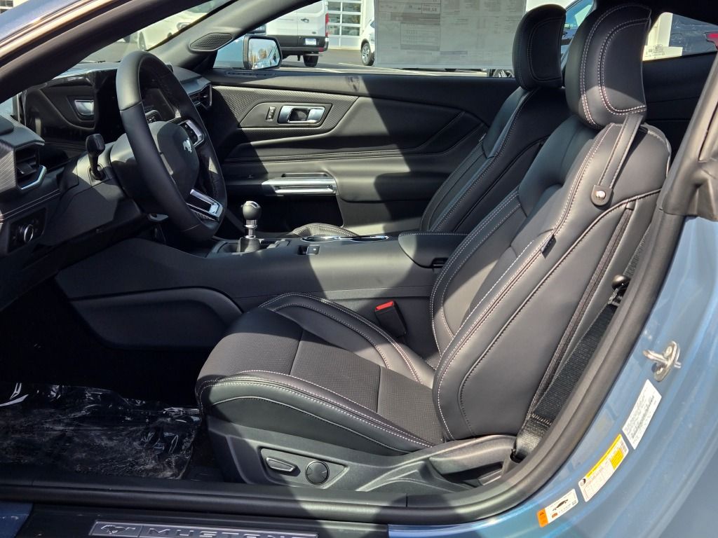 2025 Ford Mustang GT Premium photo 14
