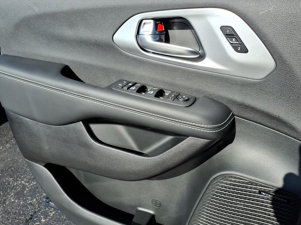 2026 Chrysler Pacifica Limited photo 6