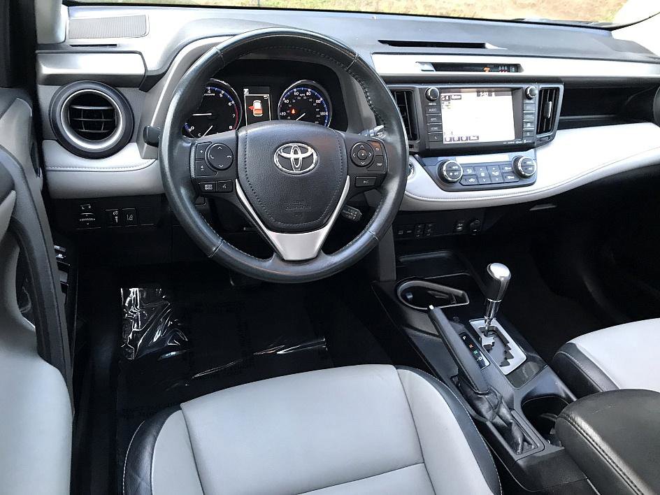 2017 Toyota RAV4 Limited photo 11