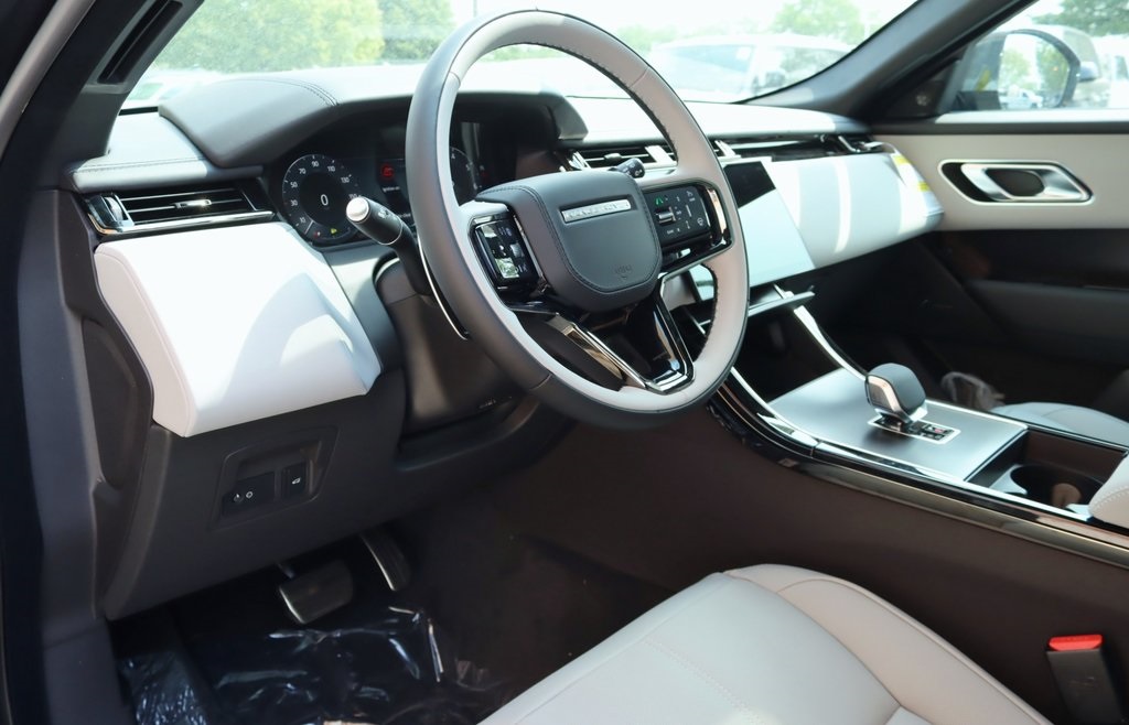 2026 LAND ROVER RANGE ROVER VELAR - Image 11