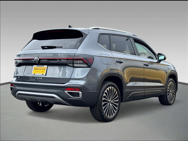 2025 Volkswagen Taos SE photo 4