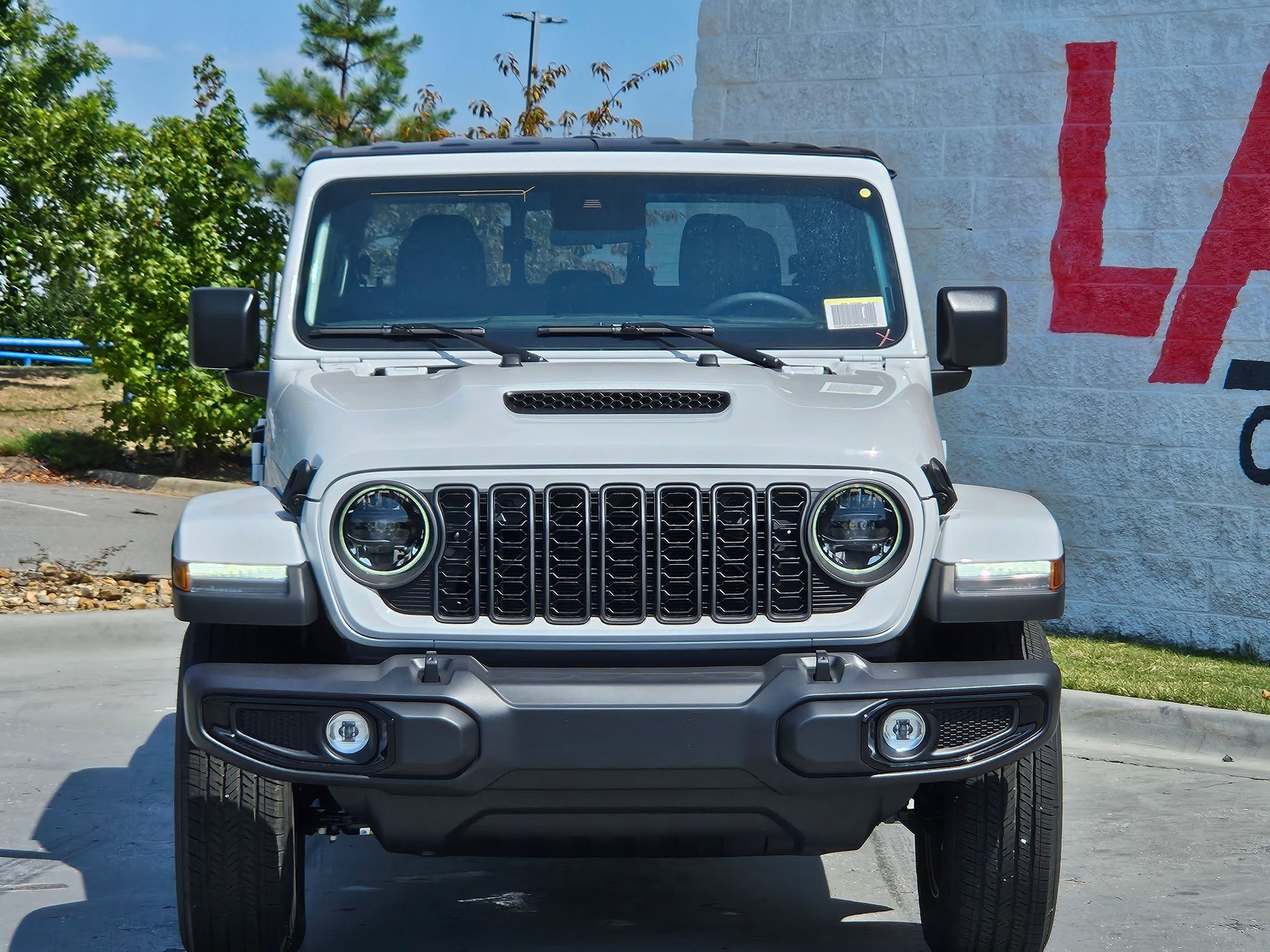 2025 Jeep Gladiator Sport S photo 2