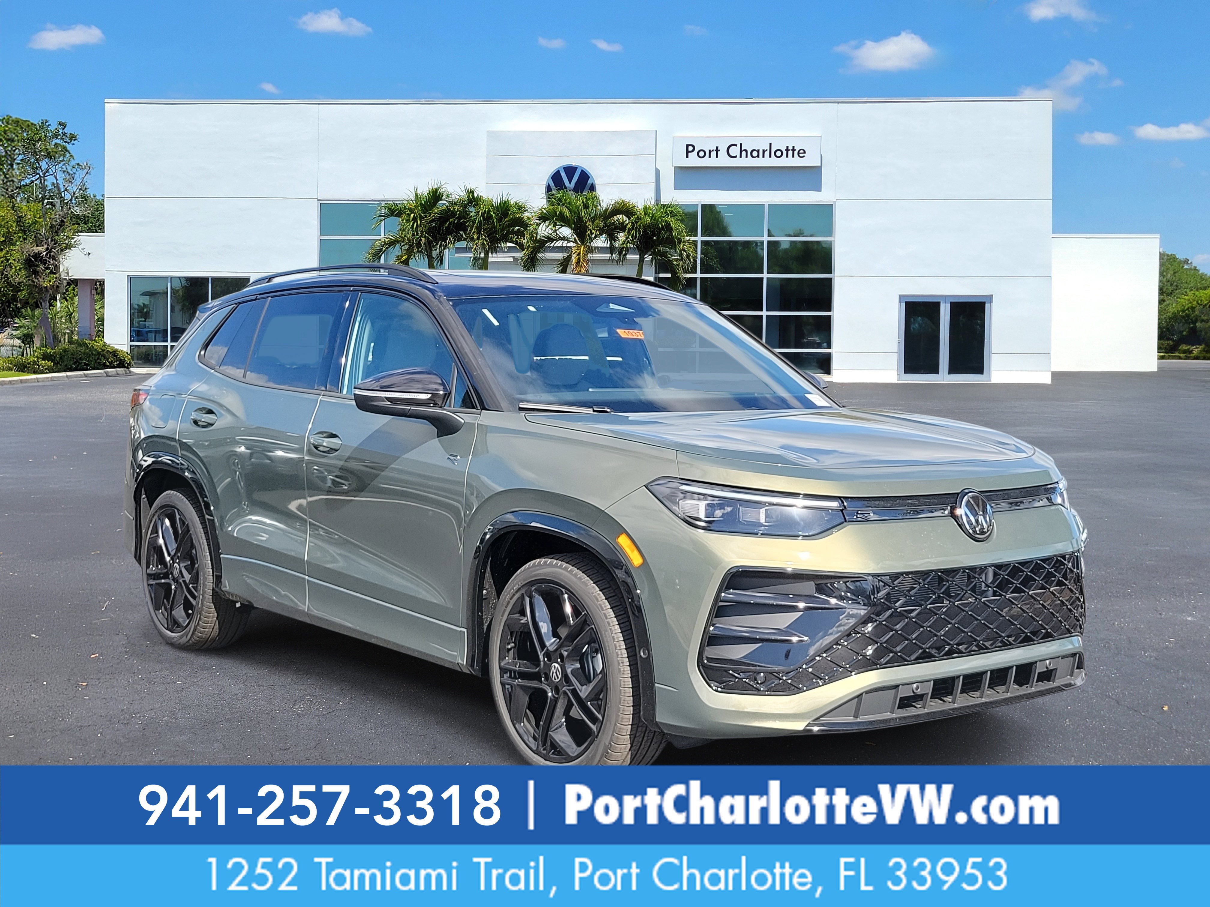 2026 Volkswagen Tiguan SE R-LINE BLACK's photo