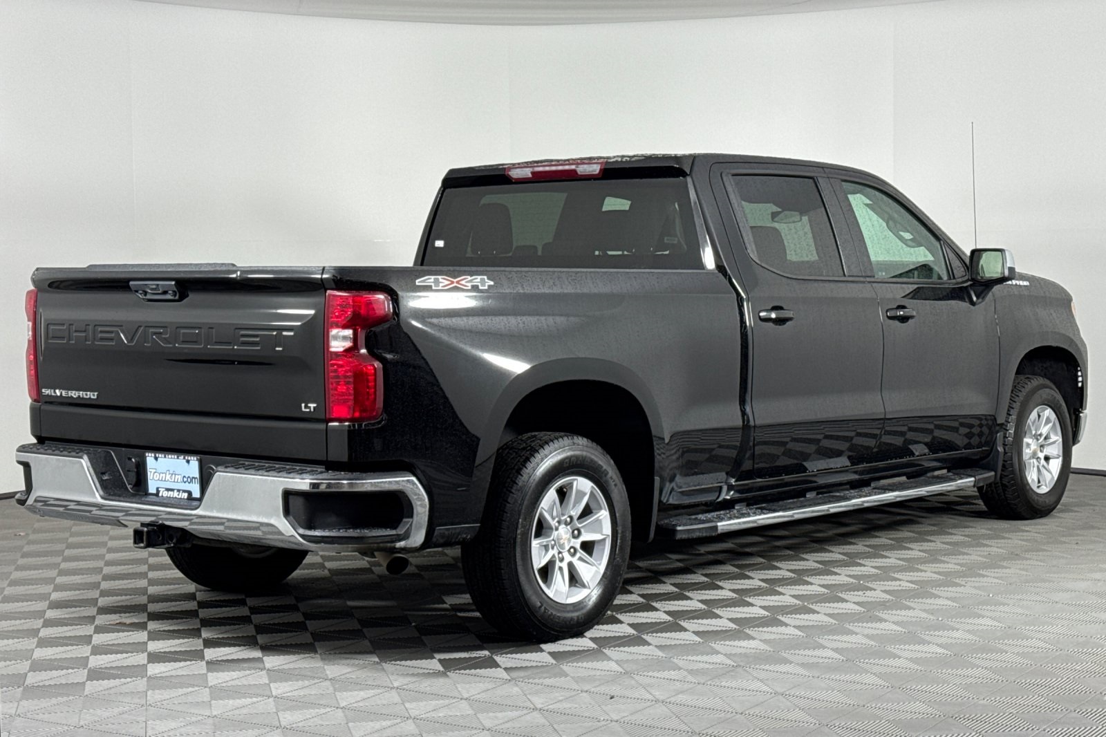 2024 Chevrolet Silverado 1500 LT photo 3