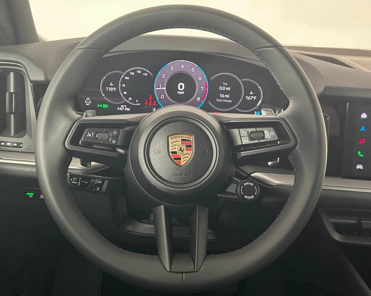 2025 Porsche Cayenne photo 15