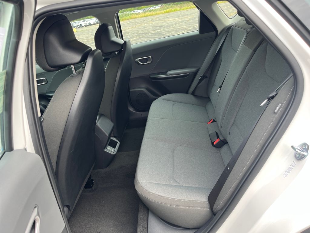 2025 Kia K4 LXS photo 14