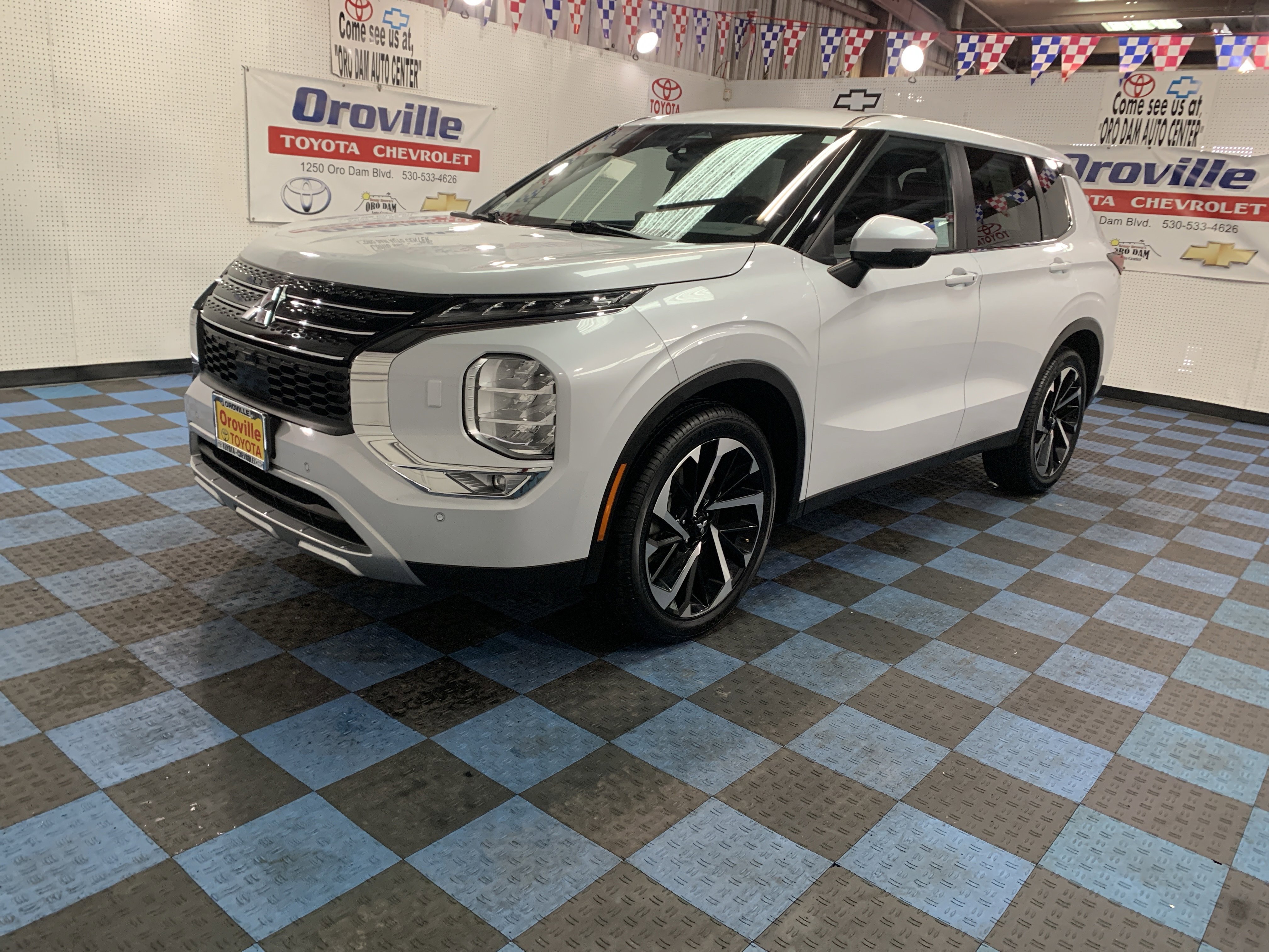 2024 Mitsubishi Outlander SE's photo