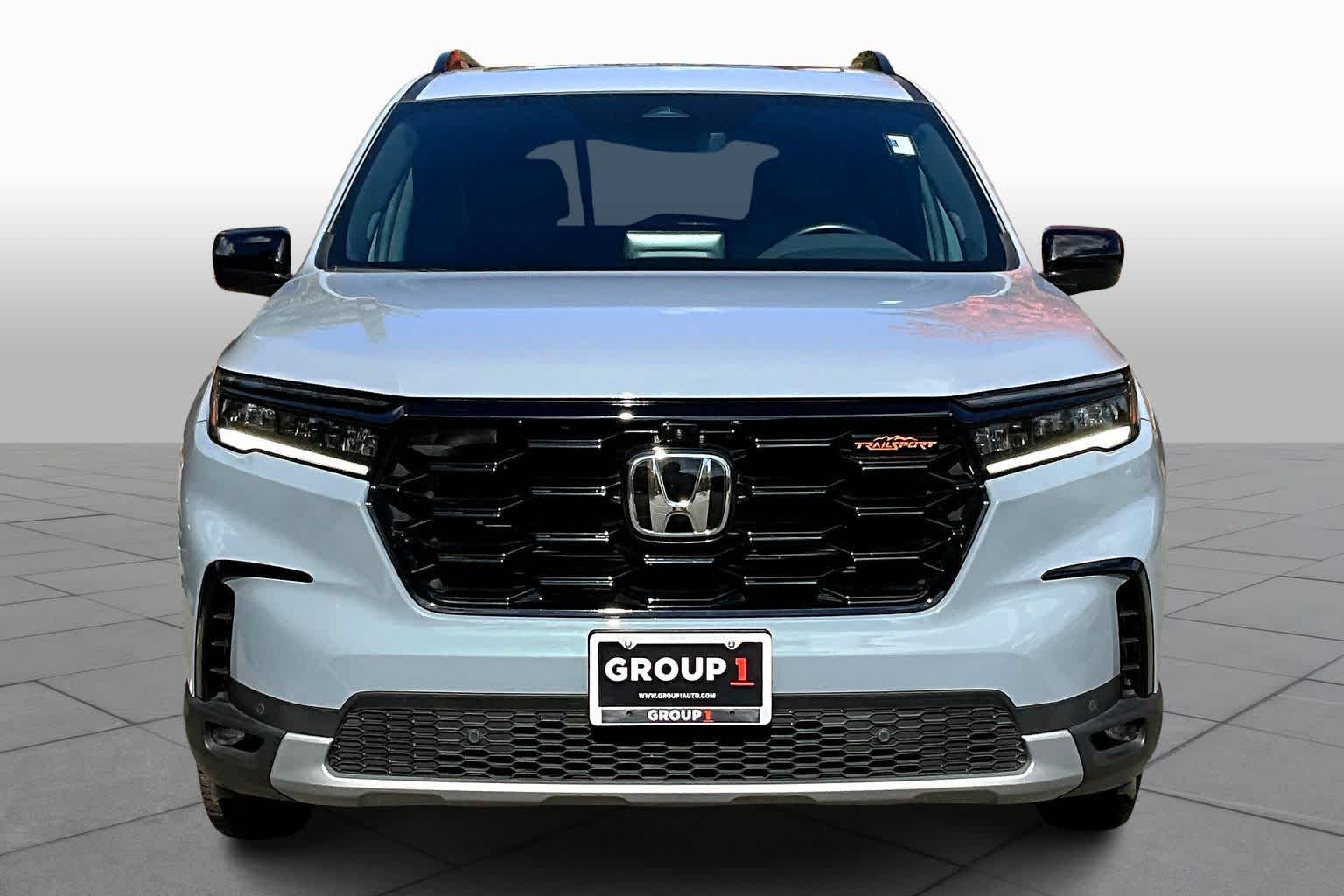 2025 Honda Pilot TrailSport photo 3