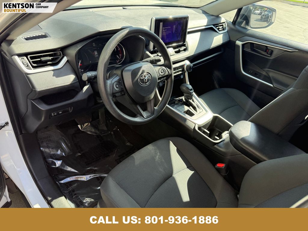 2024 Toyota RAV4 LE photo 24
