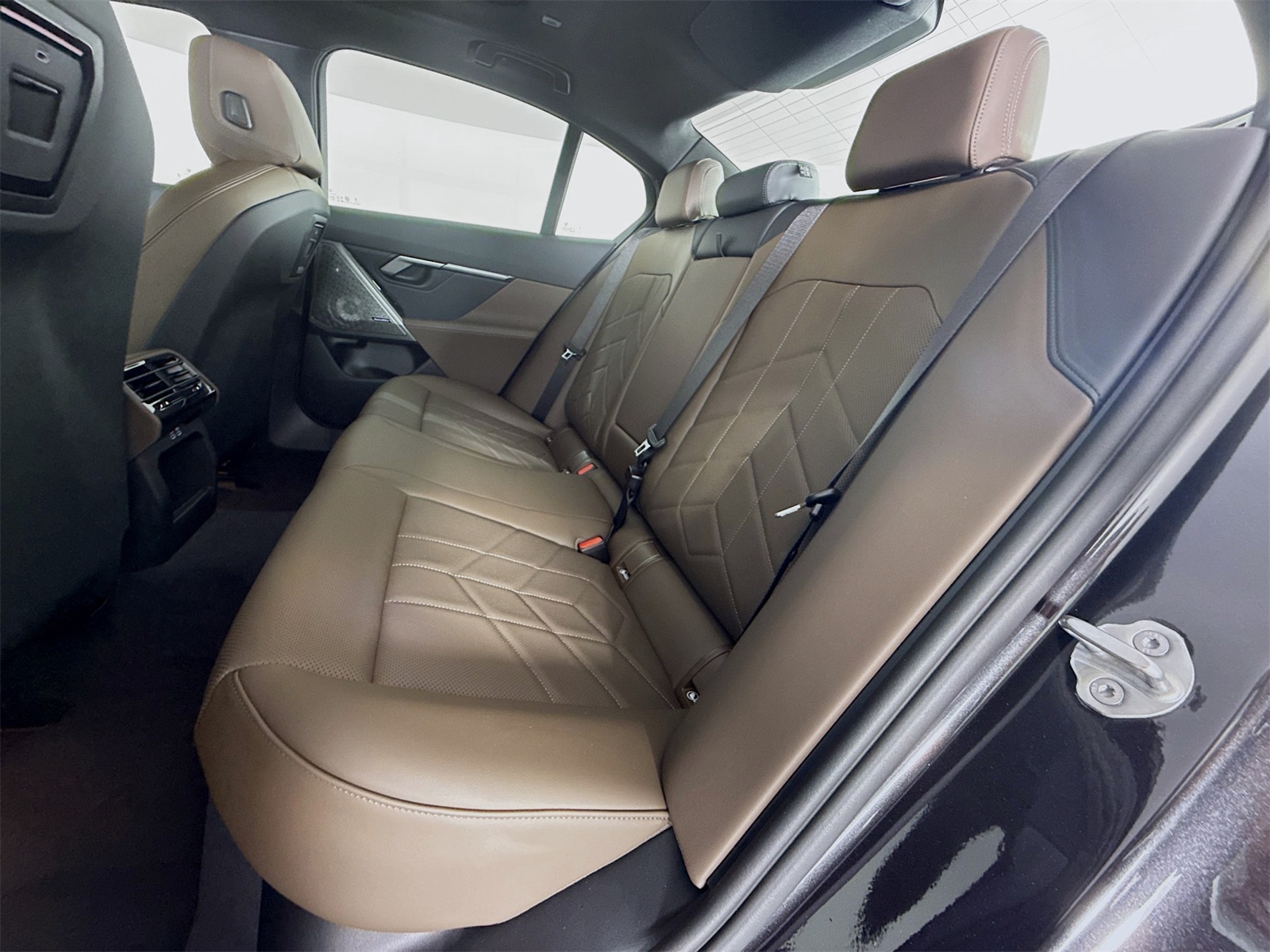 2026 Bmw 550e 550e xDrive photo 22