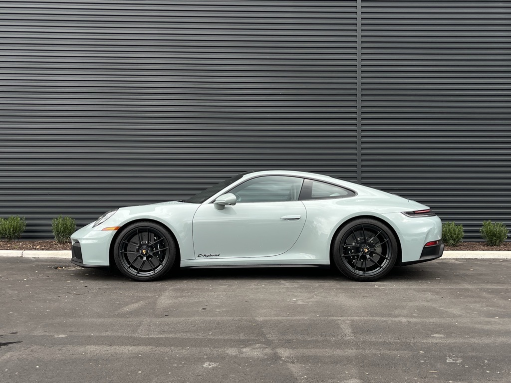 2025 Porsche 911 GTS photo 2