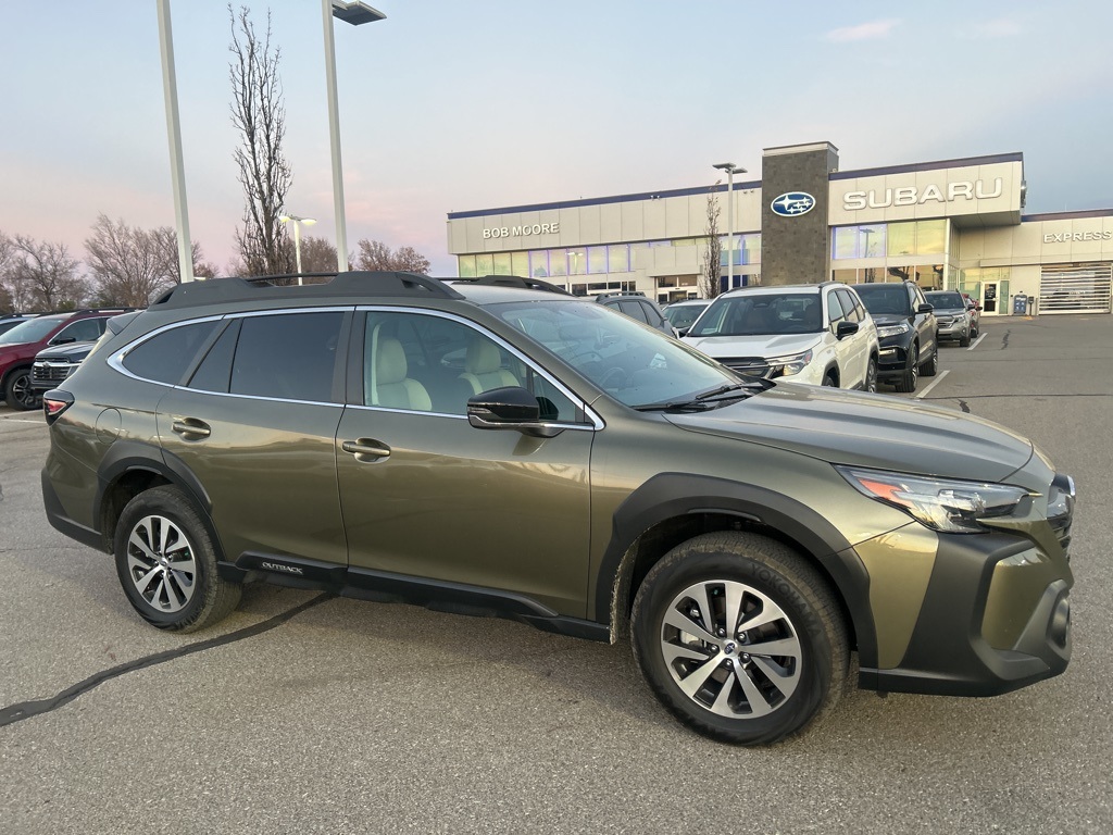 2025 Subaru Outback Premium's photo