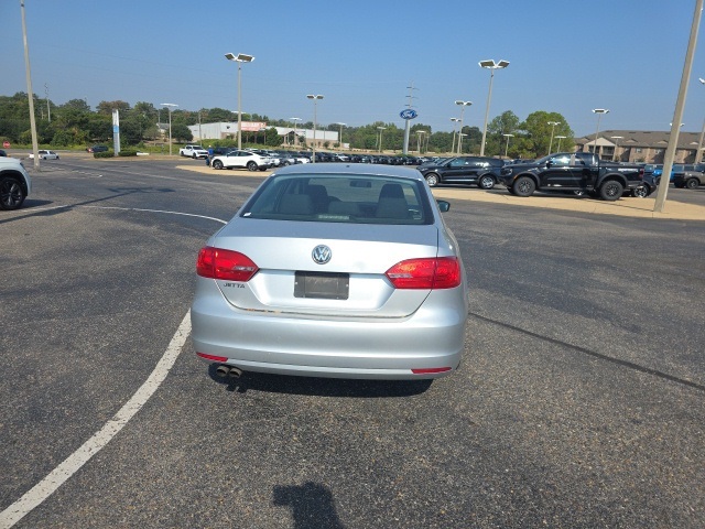 2012 Volkswagen Jetta 2.0 Base photo 4
