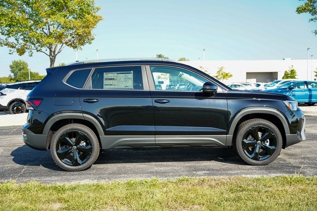 2025 Volkswagen Taos SEL photo 40