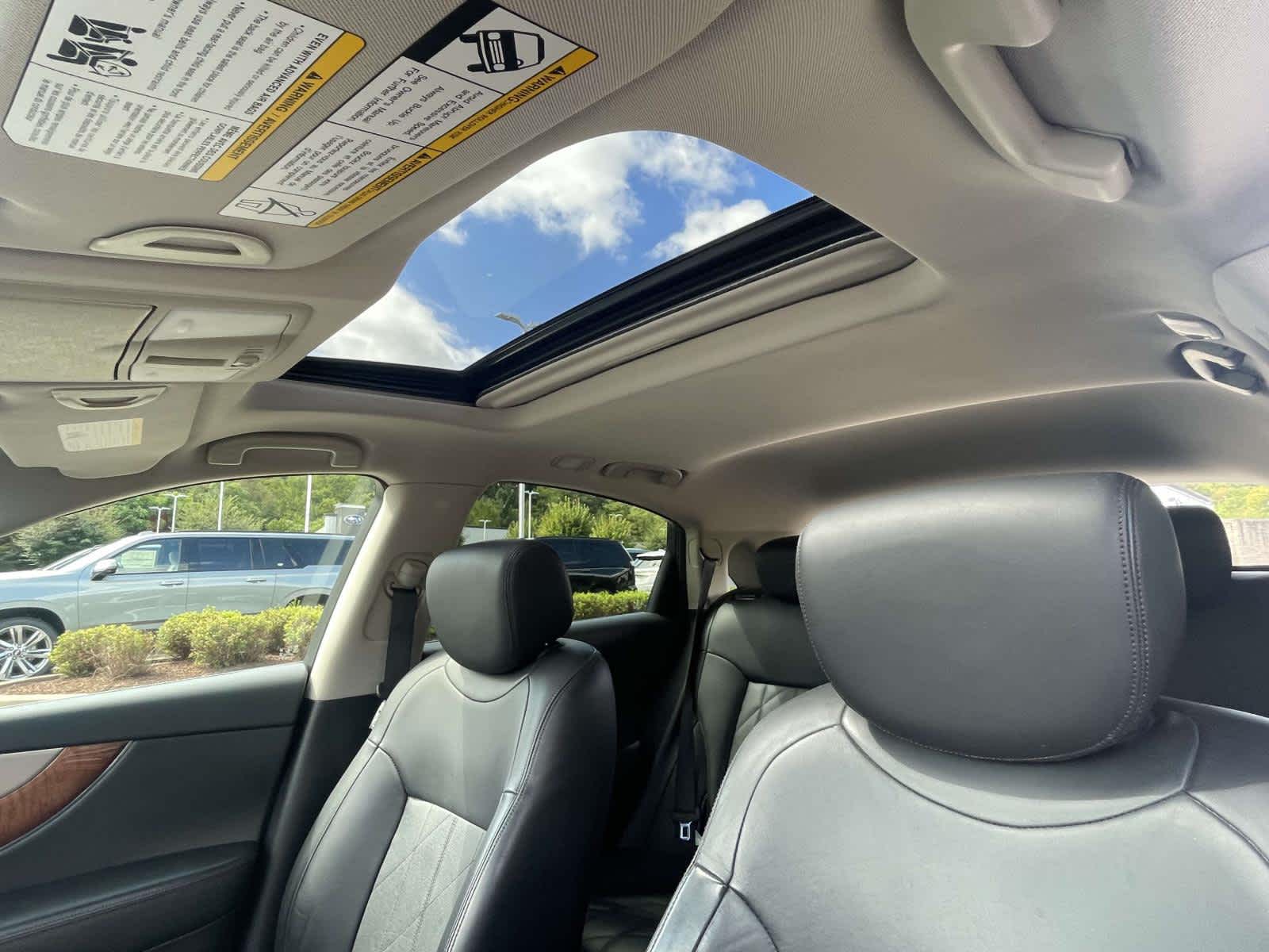 2015 Infiniti QX70 Base photo 13