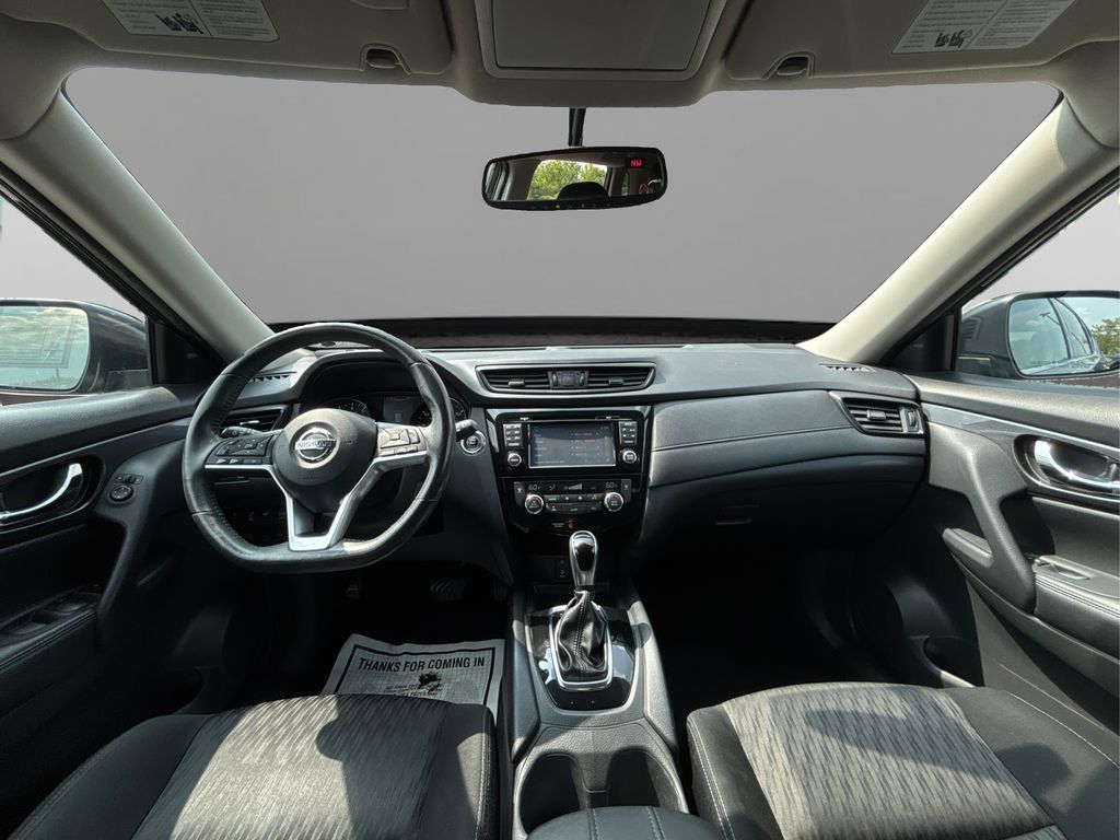2017 Nissan Rogue SV photo 25
