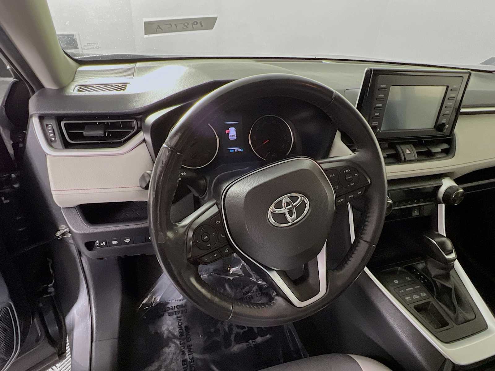 2019 Toyota RAV4 XLE photo 8