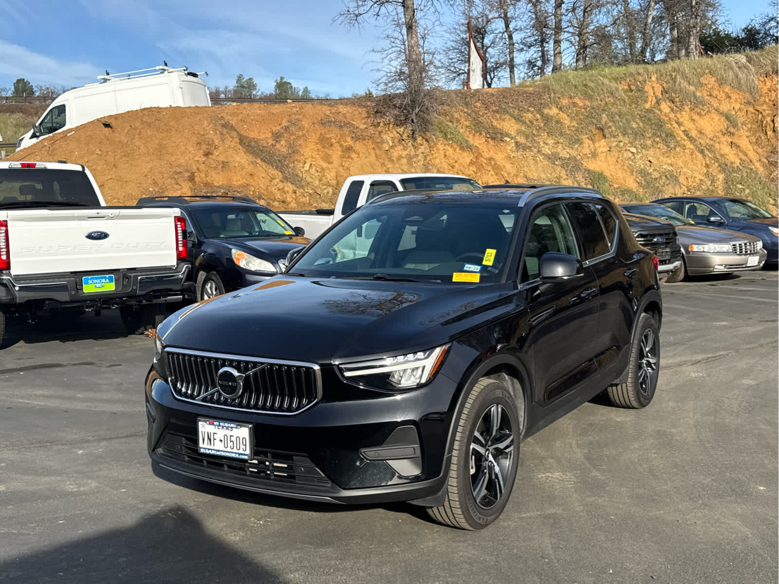 2025 Volvo XC40 Core's photo