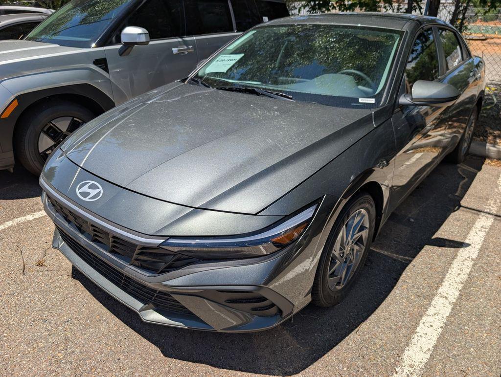 2025 Hyundai Elantra Blue's photo