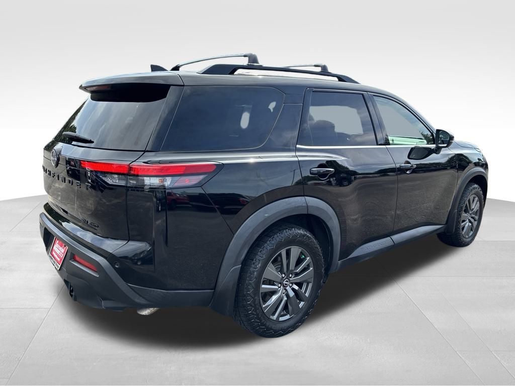 2022 Nissan Pathfinder SV photo 2