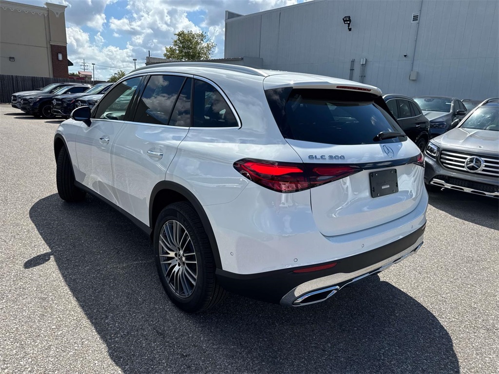 2026 Mercedes Benz GLC 300 photo 4