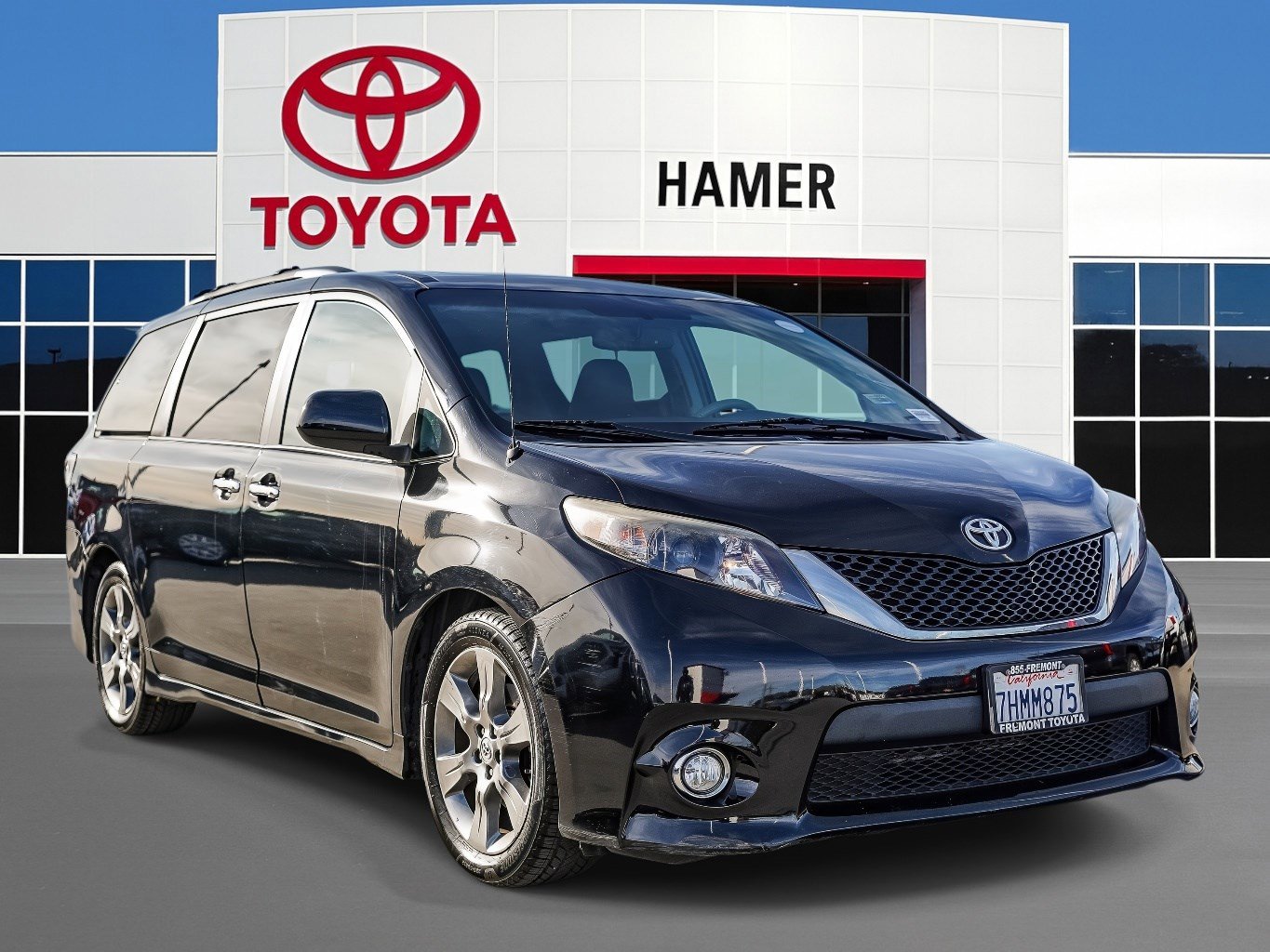 2014 Toyota Sienna SE's photo